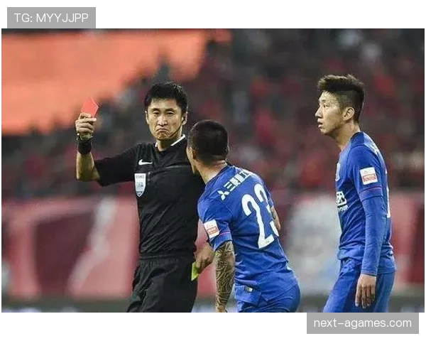 第四官员职责解读：比赛中他到底负责哪些关键判罚？